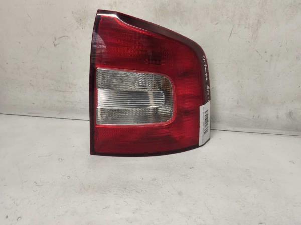 FEU ARRIERE DROIT SKODA OCTAVIA BREAK - Vue 1